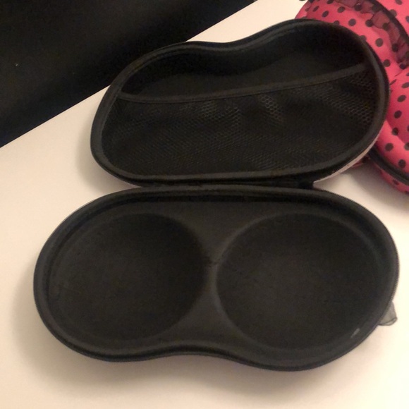 SPINPAPER Bra Travel Case - Final Markdown - Picture 4 of 4